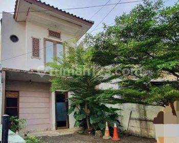 Bebas Banjir Rumah Minimalis Bernuansa Villa di Bintaro
