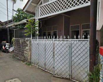 Dijual Rumah Second LT 128 m² cuma 46 mtr ke Jl Raya Condet SHM