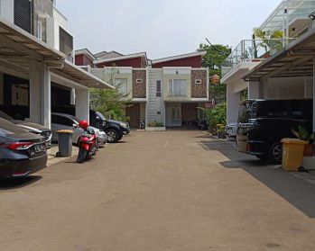 Rumah Second Murah Kondisi seperti baru di Cipayung Jakarta Timur