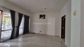 Rumah 2 Lantai di Metland Menteng hadap Selatan Bagus