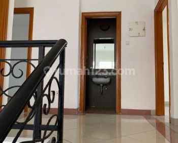 Dijual cepat  Rumah di Johar Golf Pik