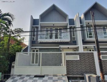 Rumah Manyar Tirtomoyo New Minimalis Row 3 Mobil Carport 2