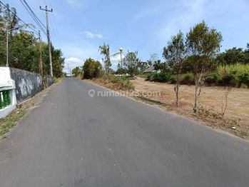 4 Jutaan Depan Westlake Resto Jogja, Mangku Jalan Aspal