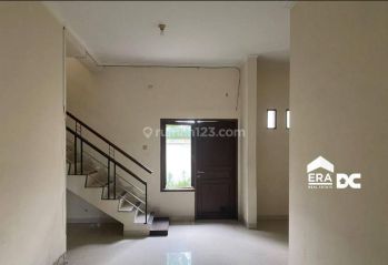 Rumah tengah kota Semarang siap pakai dekat tol Gayamsari dekat Fatmawati di