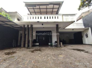 Disewakan Rumah Cocok Buat Kantor Ditepi Jalan Raya Cipiete Kebayoran Baru