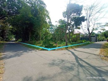 Tanah Bagus Timur Kampus UII Yogyakarta Dua Muka