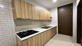 Zora 3 Lantai Semi Furnish 8x15 KT4+1 Rapi Siap Huni Jarang Ada Rumah Baru