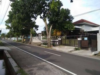 Rumah Besar dekat Sleman City Hall Gitogati