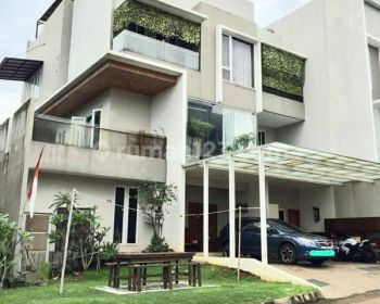 Dijual rumah mewah 3 lantai di kompleks Cilandak Jakarta Selatan