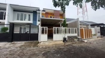 Rumah 2 Lantai Modern Minimalis Di Green Park Regency