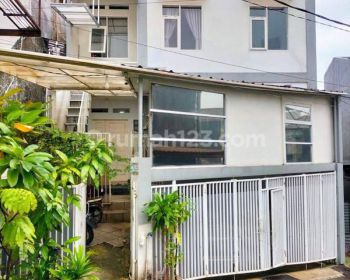 Rumah Siap Huni di Ciracas Akses Mobil Dekat Pintu Tol Pasar Rebo
