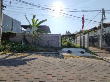 Lahan 5 Are di Lingkungan Privat Villa di Semer, Kerobokan