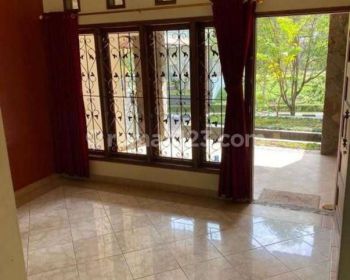 Disewakan Rumah Asri di Komplek PRV Geger Kalong 295m² 2 Lantai Bagus