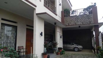 Dijual Rumah Hook Mewah 2.5 lantai daerah Cibinong