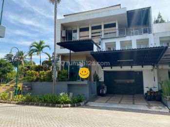 Rumah posisi hook,2 lantai,siap huni ,full furnished dalam cluster di Rancamaya