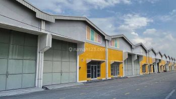 Murah Baru Gress, Pergudangan Bumi Benowo, Surabaya