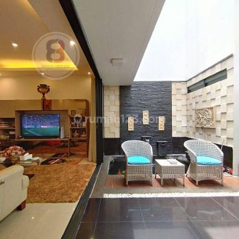 Rumah Cantik terawat di Kebayoran Bintaro Sektor 7