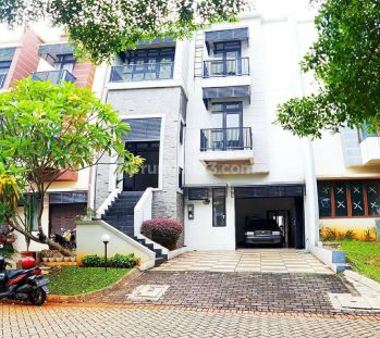 Rumah dijual 3 lantai di cluster exclusive Lebak bulus Cilandak