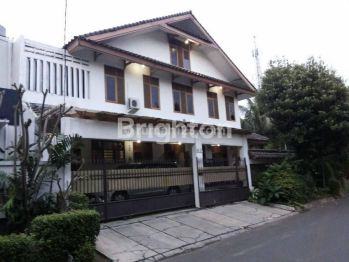 RUMAH HOEK DI PONDOK INDAH JAKSEL