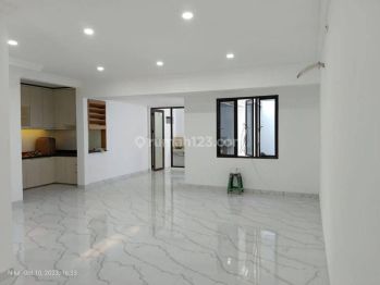 Rumah 2 Lantai Full Renov di Alam Sutera, Tangerang