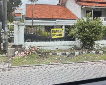 Tenggilis mejoyo depan parkiran ubaya
