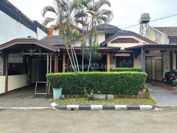 Rumah LT 240 dalam komplek Elit Pesona di Jalan Utama Margonda Raya Depok