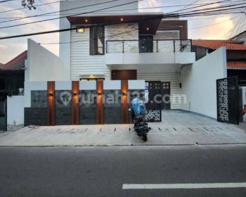 RUMAH MEWAH BARU di Cipinang Cempedak,Jatinegara Jakarta Timur