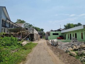 Tanah Selatan Uii, Lingkungan Kost Eklsusif