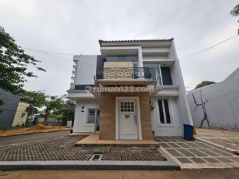 Rumah siap huni dan bangunan mandiri Rumah 2 Lantai SHM Bagus