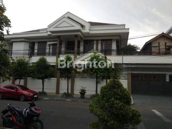 Rumah Mewah Raya Nginden Intan