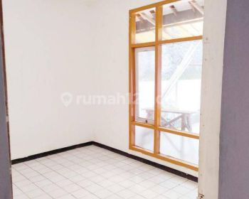 Disewakan Rumah(+Ruang Usaha/Kantor)di Antapani 180m²