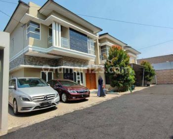 Jual Cepat BU Rumah Cluster Mewah Tengah Kota Solo dekat Jl Slamet Riyadi