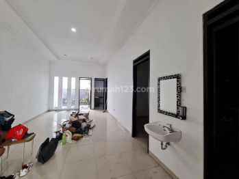 Disewakan Rumah Nyaman Cantik Terawat Siap Huni di Batununggal