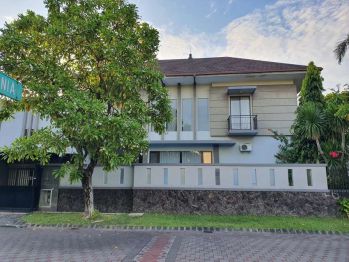 Rumah THE CHOFA Modern Lengkap Ada POOL Siap Huni Di Surabaya Barat