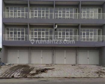 Ruko di Wiyung Praja, Dian Istana Kav Dpr, Surabaya 250 M Baru Sertifikat Hak