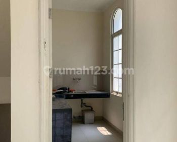 Disewakan Rumah 3 Lantai SHM 4 kamar Bagus banget!!!bisa nego