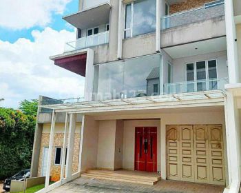 Rumah dijual dengan swimming pool plus rooftop di Cipete Jakarta