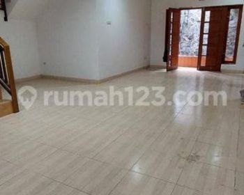 Rumah Besar Siap Huni di Tomang Jakarta Barat