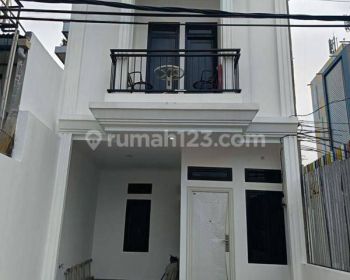 Rumah Murah Mewah 2 Lantai SHM  dekat  Terminal Pulo gadung