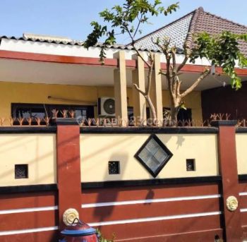 Rumah Simpang Darmo Permai Selatan Surabaya