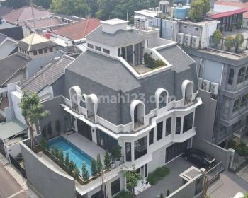 Rumah Super Mewah Dilengkapi Swimming Pool Di Senopati