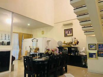 Rumah 2 Lantai Asri & Sejuk di Menteng