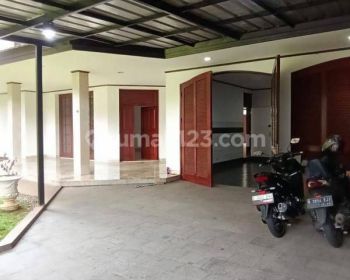 Disewakan rumah bagus cocok untuk kantor/usaha at Kebayoran Baru