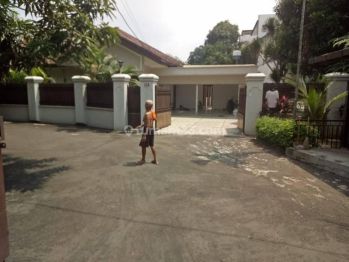 Dijual Murah Rumah Lama Hitung Tanah di Ampera Kemang