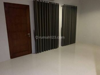 Disewakan Rumah 2 Lantai dalam komplek di Cinere - Depok