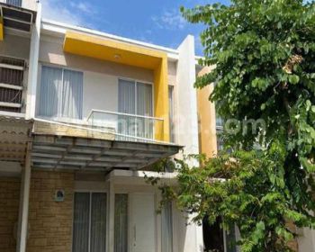 DISEWAKAN RUMAH MURAH DUA LANTAI HARGA NEGOO