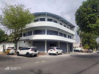 Ruko 3 Lantai, Lokasi Bagus Strategis Dekat Kampus Dan Area Komersil, Parkir