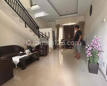 f o r s a l e Rumah Bagus 2 Lantai SHM di Ceningan Sari