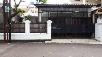 Rumah dijual terawat di Lebak bulus Cilandak Jakarta Selatan