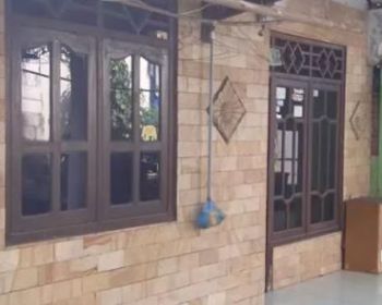 1 unit rumah beserta kontrakan 12 pintu